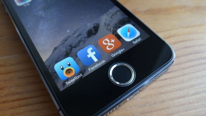 指紋認証対応のホームボタンシール「iFinger」がガラスフィルムとの段差を解消してくれて気持ちいい