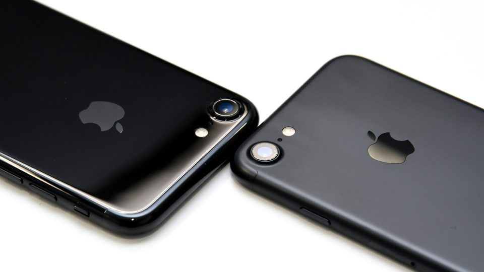 iPhone 7 ブラック ジェットブラック 比較 写真