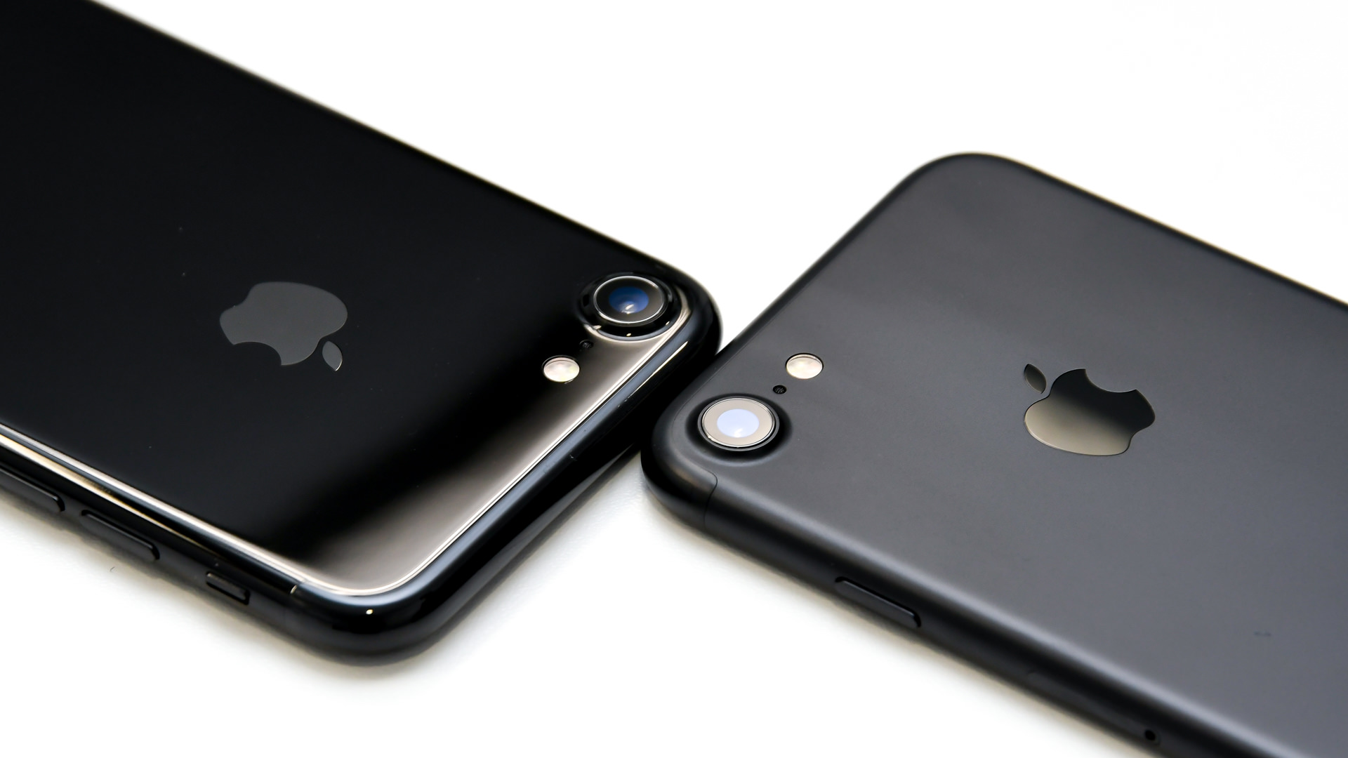 Iphone 7 ブラック ジェットブラック 外観比較