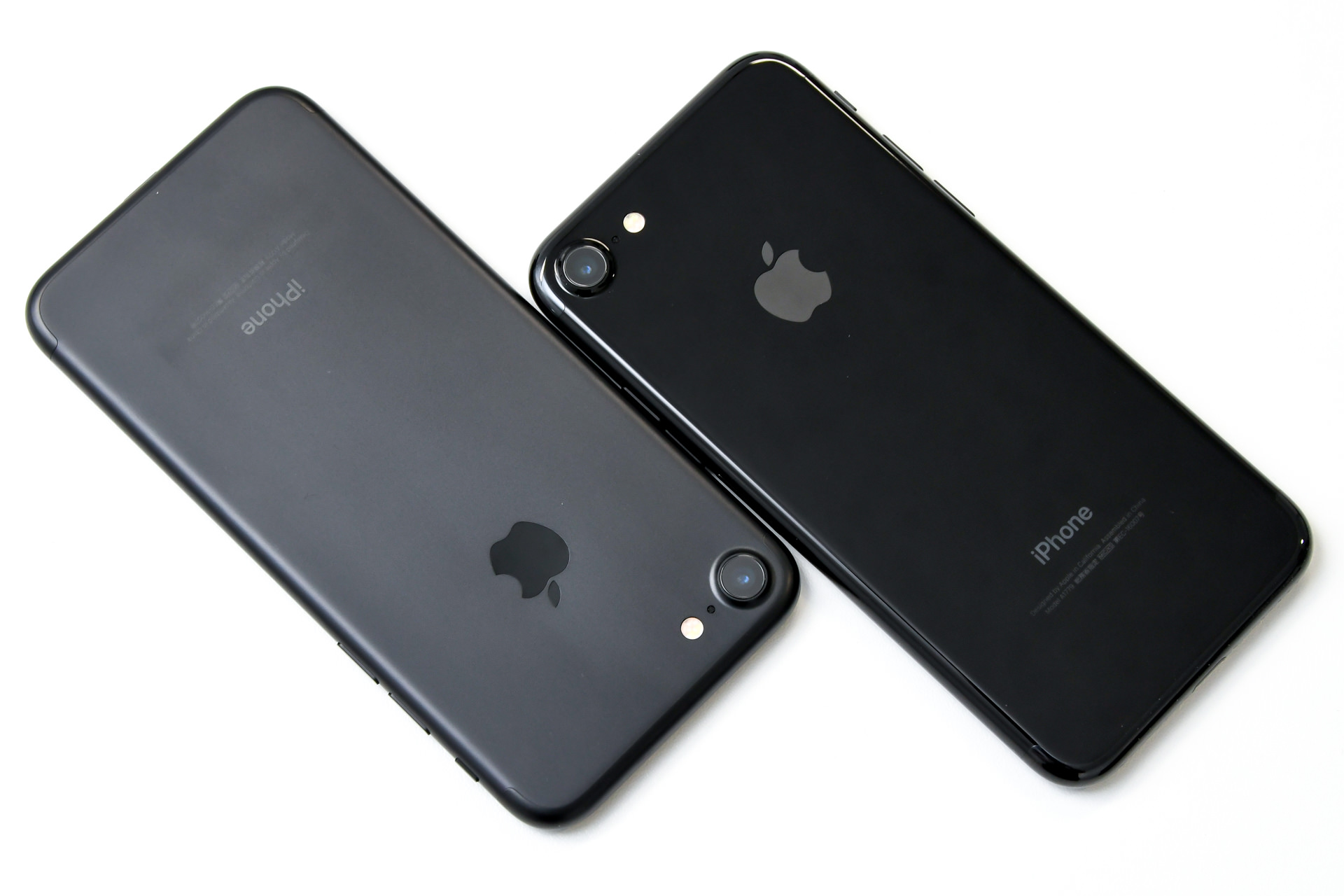 Iphone 7 ブラック ジェットブラック 外観比較