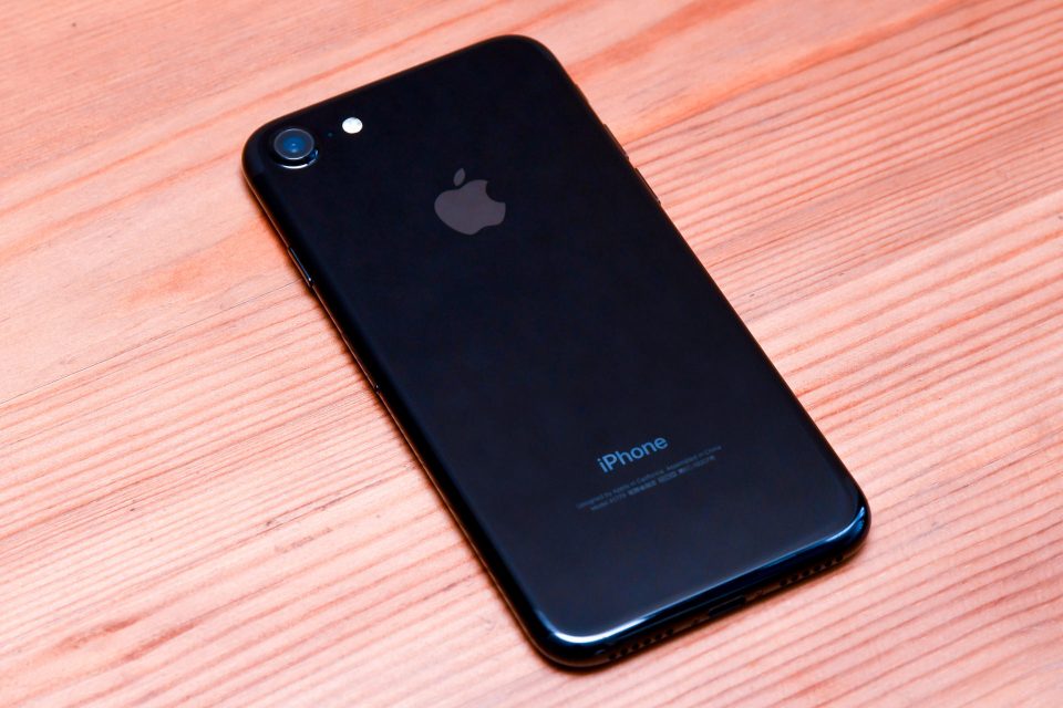 iPhone 7 ジェットブラック 外観 フォトレビュー_4