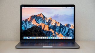 新型MacBook Pro with Touch Barフォトレビュー