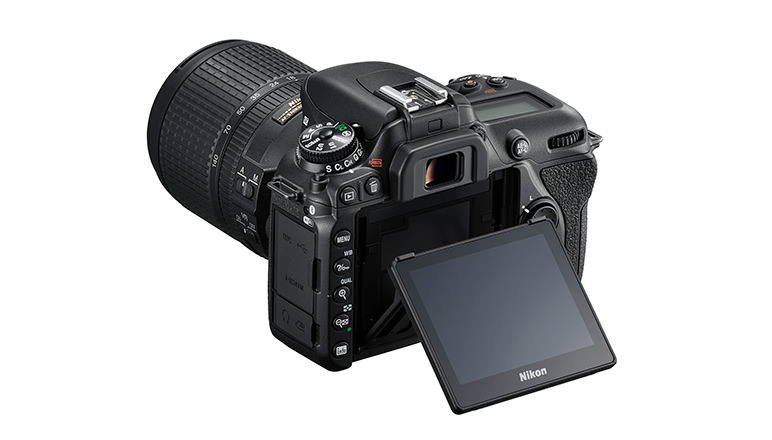 Nikon D7500 D7200 比較　スペック タッチパネル　チルト機構