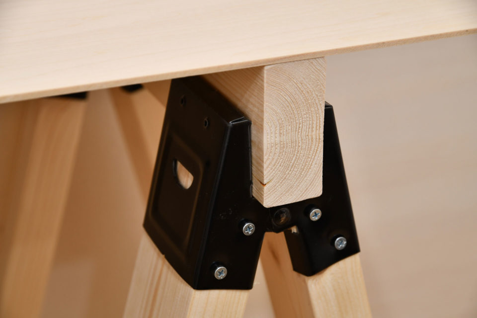 挟んだ方の2×4材はばらせるように固定しませんでした