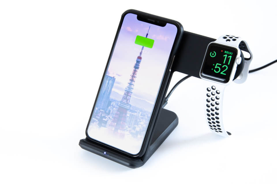 iPhoneとApple Watchを同時充電できるQiワイヤレス充電器をレビュー