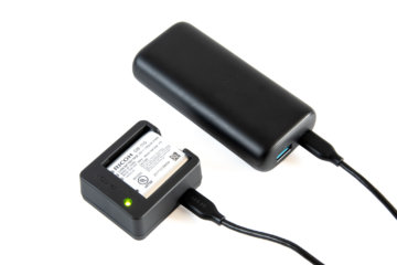 GR III 、電池持ちが心もとないからバッテリーとバッテリー充電器は必携かも