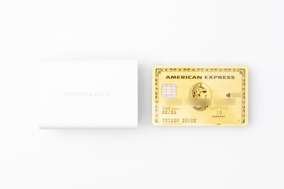 HyperJuiceとクレジットカードのサイズを比較