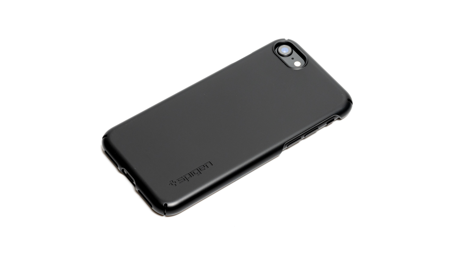 薄型軽量なSpigenのiPhone SE用ケース「シン・フィット」レビュー