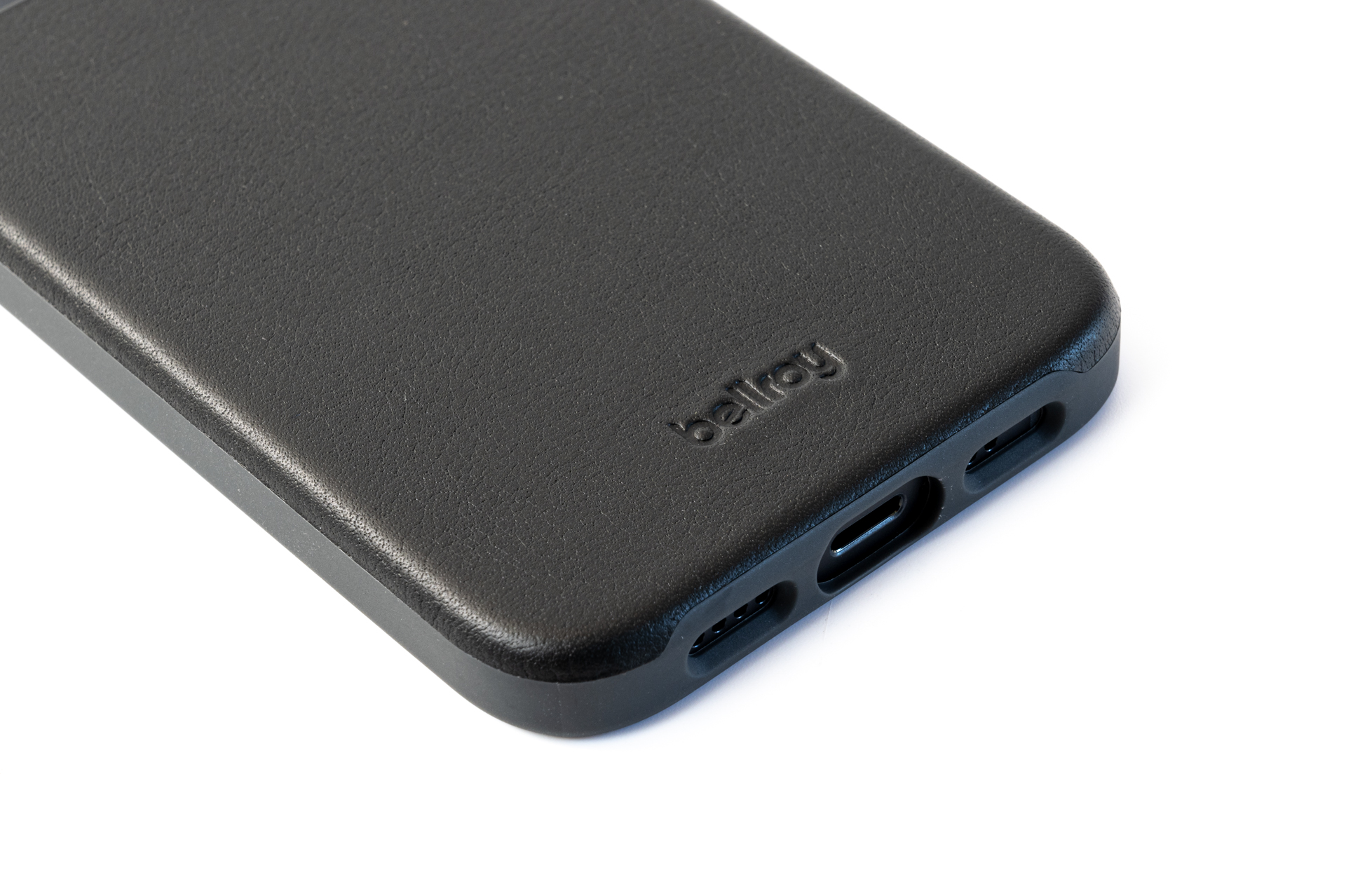 Bellroy Phone Case レビュー。本革＋ポリマー素材を使った暖かみのあるiPhone 12 mini用レザーケース - でこにく
