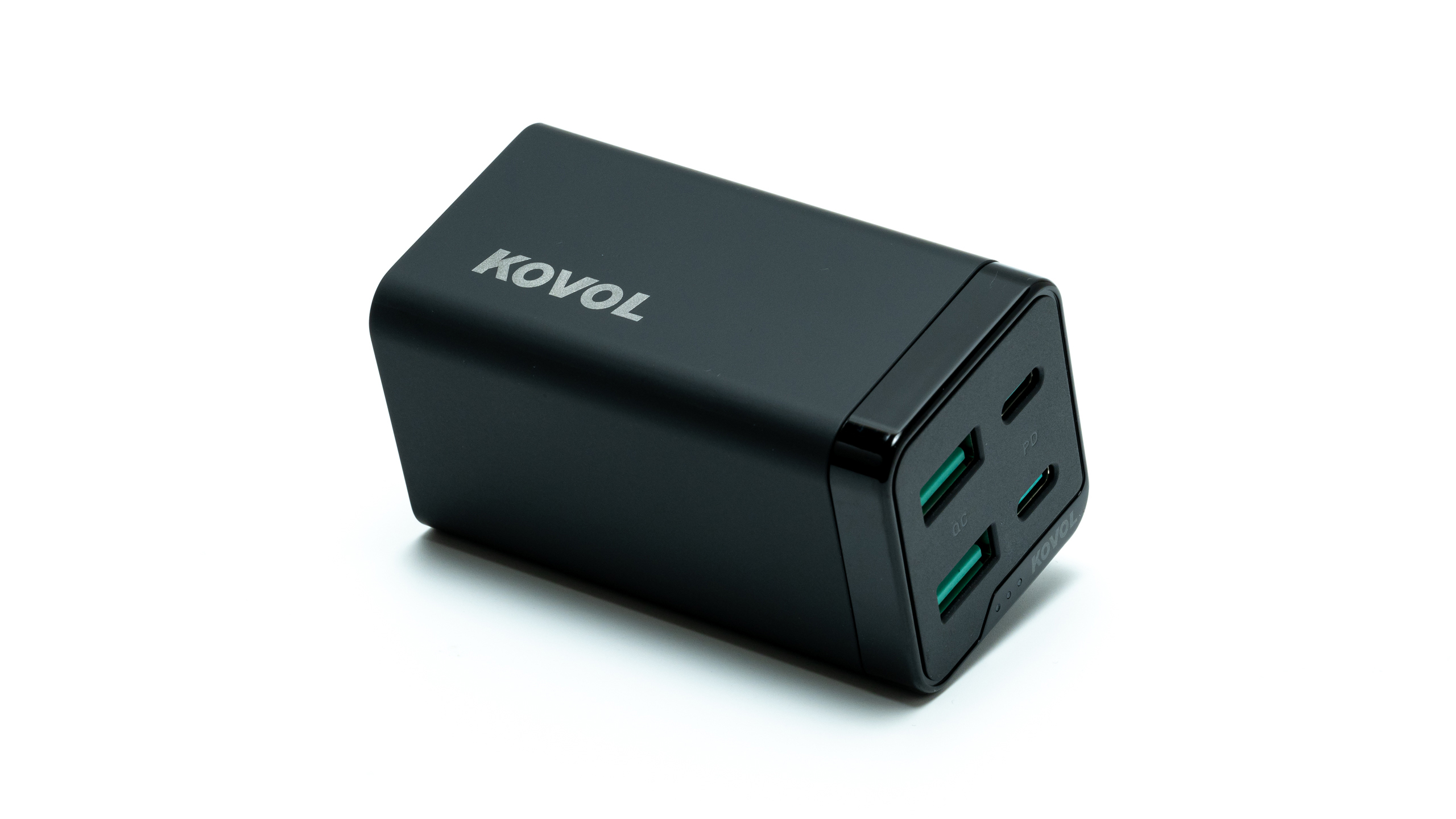 KOVOL 4ポートUSB急速充電器 65W レビュー。スマホ・タブレット複数台の充電に便利