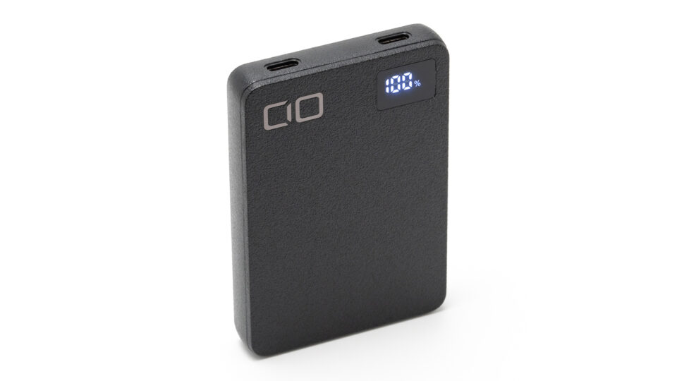 外出先でのスマホ充電用にCIOのモバイルバッテリー「SMARTCOBY SLIM」を買ったらちょうどよかった