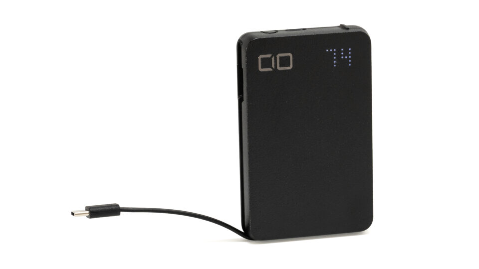 CIO SMARTCOBY Pro SLIM CABLE レビュー：ケーブル一体型で“これだけ持てばOK”なモバイルバッテリー