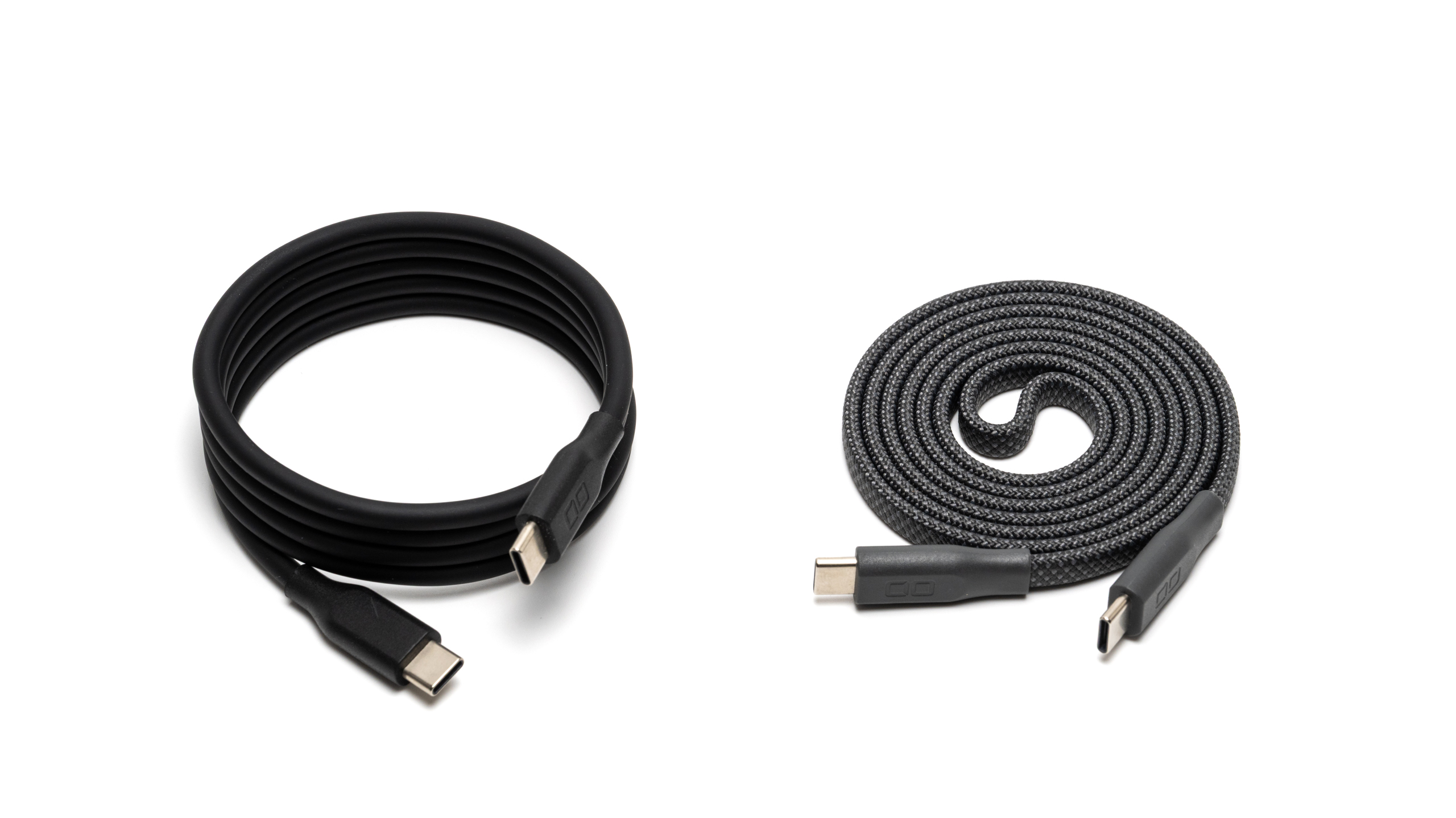 CIOのスパイラルシリコンケーブルとフラットスパイラルケーブルが持ち運び用に便利だった